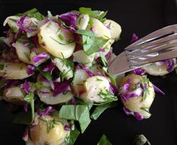 Kartoffelsalat med kapers og dild